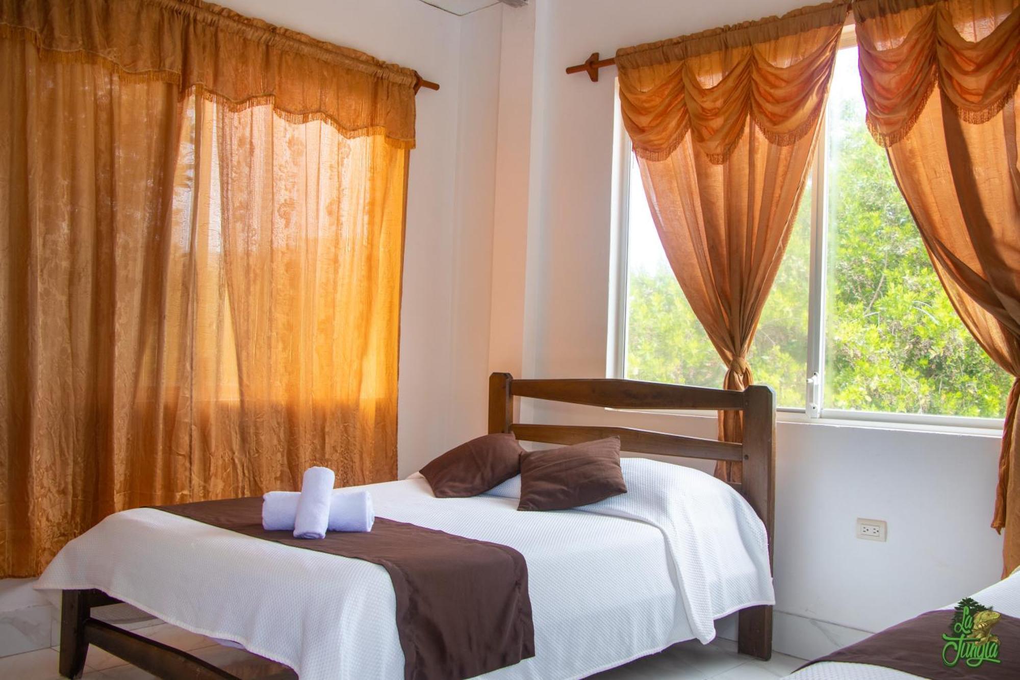 Hotel La Jungla Puerto Villamil Eksteriør bilde
